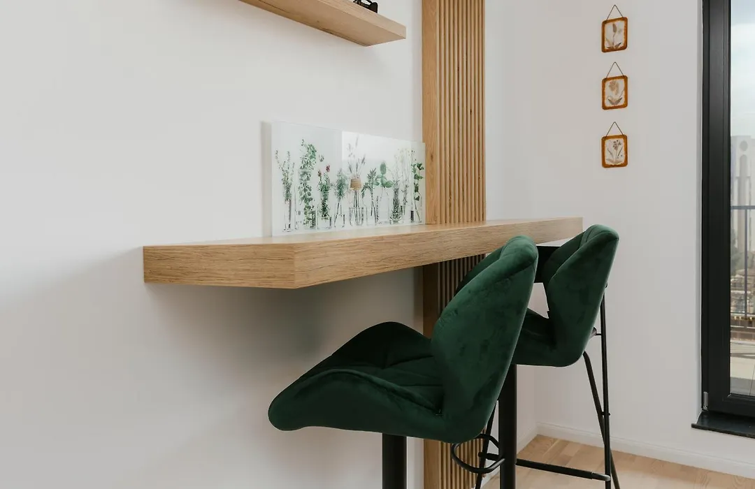 The Forest - Luxe Central Apt With Free Secured Parking-1