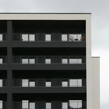 The Forest - Luxe Central Apt With Free Secured Parking-2
